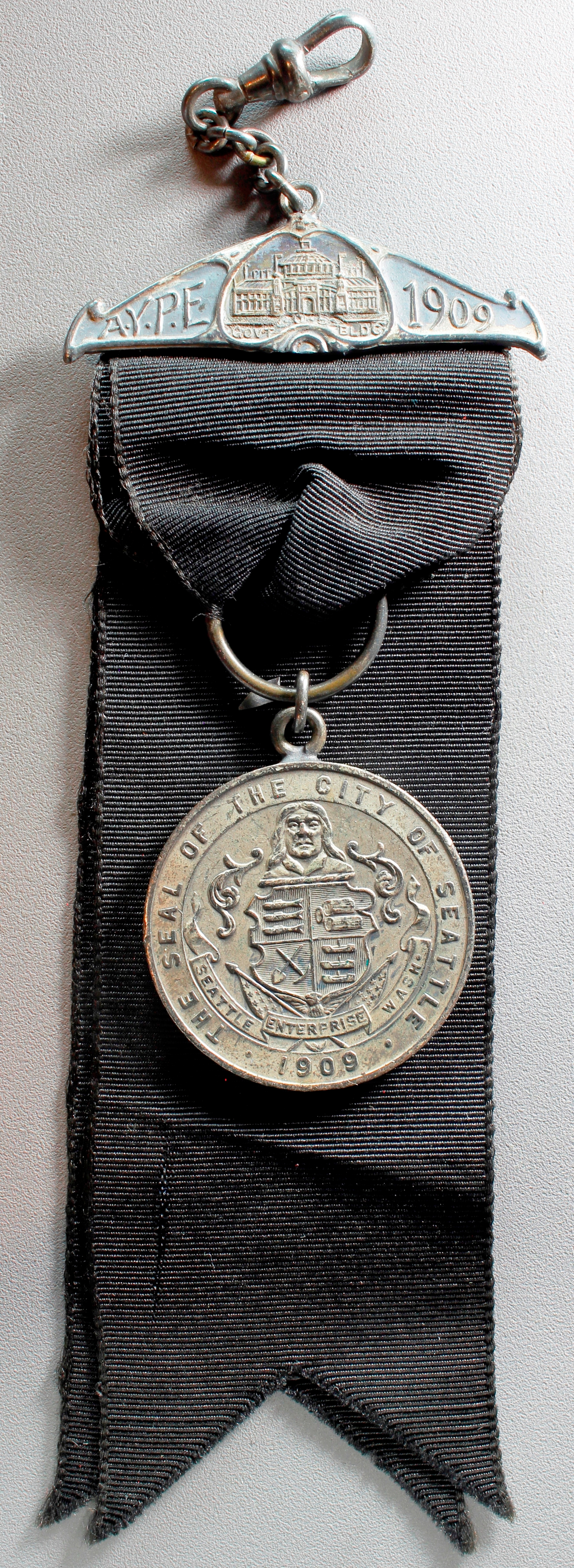 HK-353 1909 Alaska-Yukon-Pacific Exposition Official SCD – Silver-Plated Hanging Badge