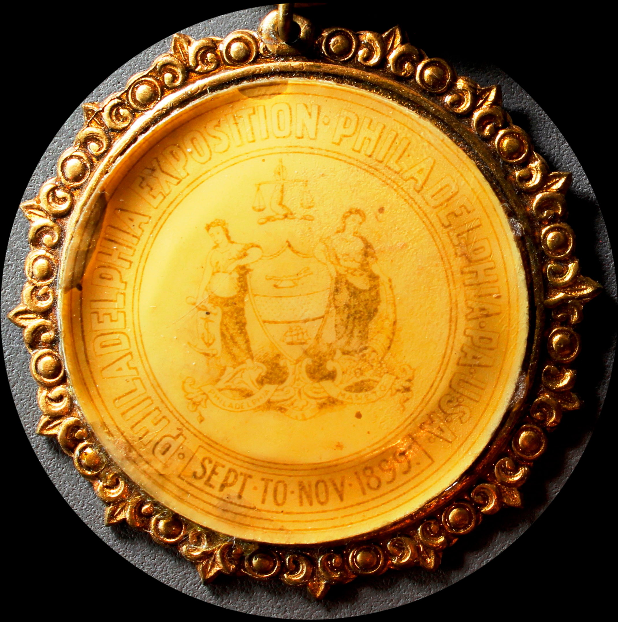HK-644 1899 National Export Exposition City Seal badge